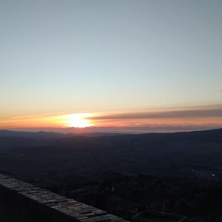 Appartamento Il Mandorlo Nel Centro Di Volterra Exterior foto